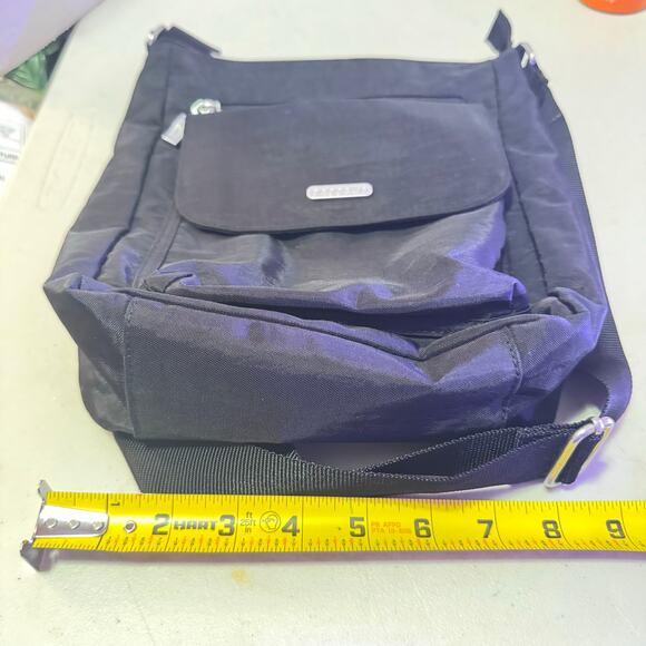 Baggalini Small Black Crossbody with Adjustable Strap mint condition!! - Picture 4 of 8